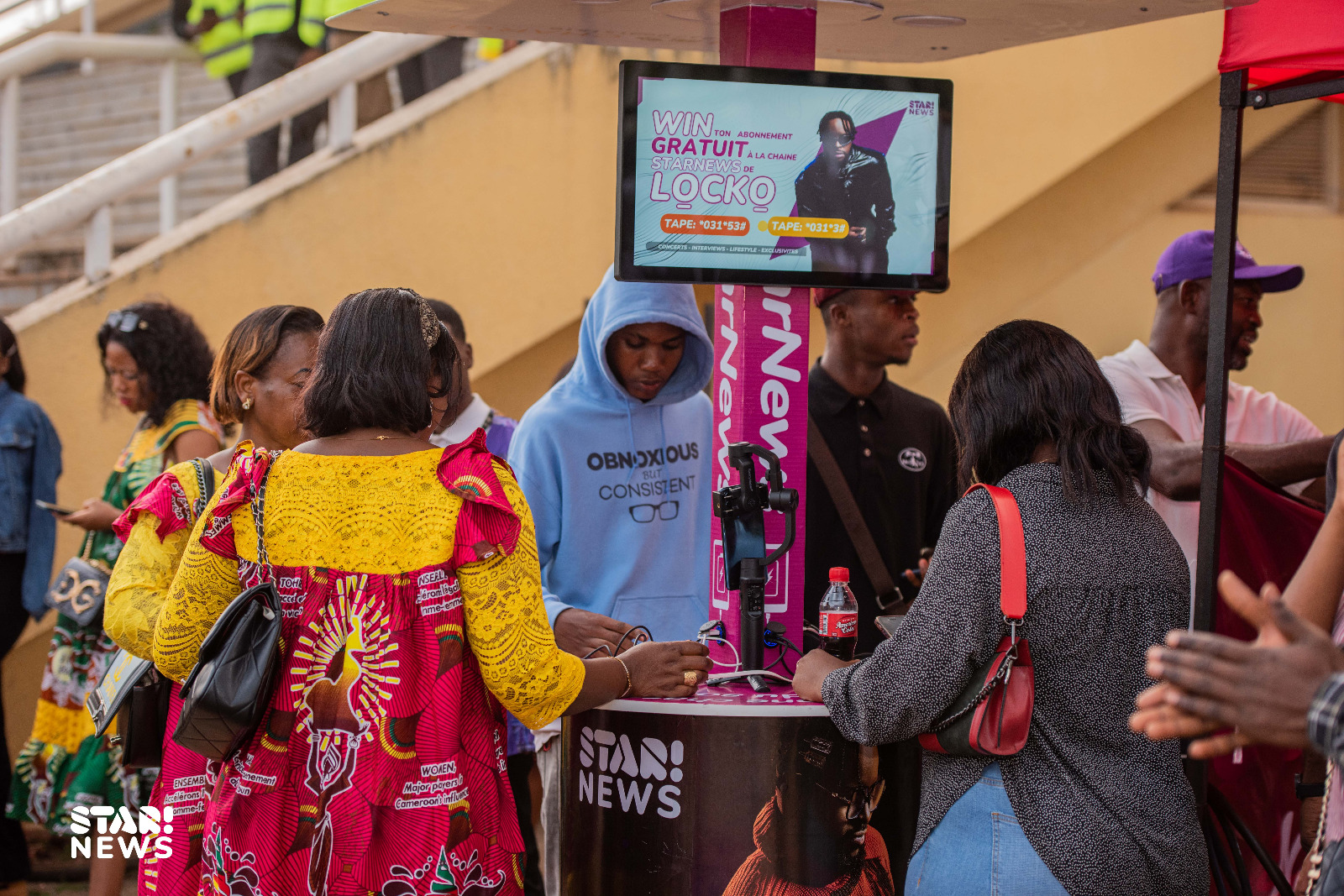 Borne AllOnCharge StarNews au stade